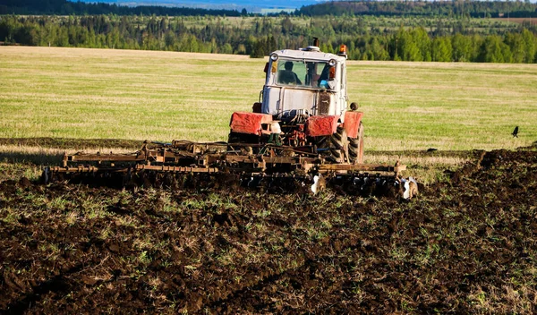 Tractor Plows Harrows Land Large Field Sunny Spring Day Preparing — Stock Photo, Image