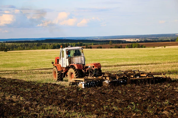 Tractor Plows Harrows Land Large Field Sunny Spring Day Preparing — Stock Photo, Image