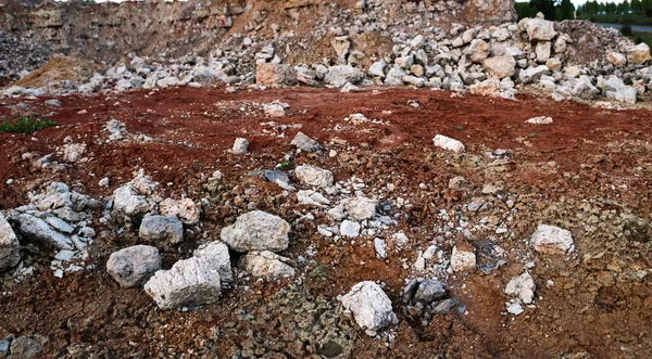 Toprağın Jeolojik Çalışmalarından Sonra Yer Altındaki Kil Taş Ocaklarının Çeşitli — Stok fotoğraf