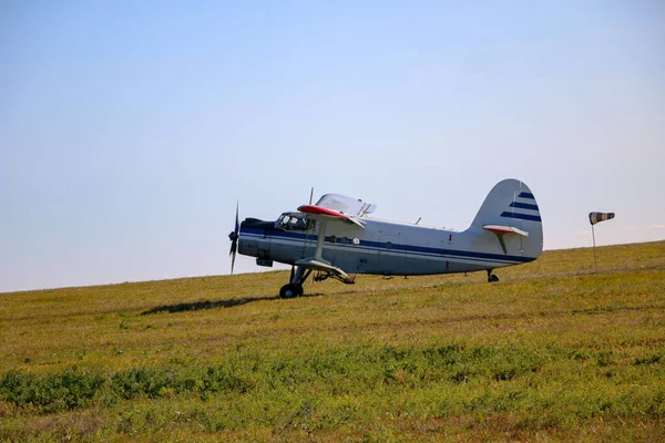 Ein Kleiner Doppeldecker Ein Landwirtschaftliches Maisflugzeug Mit Einem Speziellen Diffusor — Stockfoto