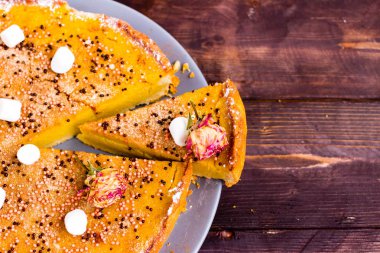 Balkabağı turtası düzlüğü. Geleneksel Şükran Günü Tatlısı. Sonbahar Gıda Arkaplanı. Üst Görünüm Ekim Pastası.