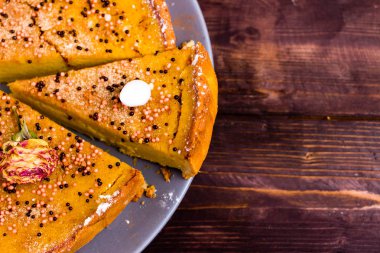 Balkabağı turtası düzlüğü. Geleneksel Şükran Günü Tatlısı. Sonbahar Gıda Arkaplanı. Üst Görünüm Ekim Pastası.
