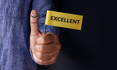 Müşteri deneyimi kavramı, memnuniyeti için en mükemmel Rating Hizmetleri mevcut başparmak istemci tarafından mükemmel kelime ve gülen yüz simgesi
