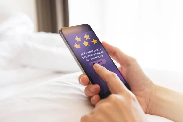 Customer Experience Concept Happy Client Using Smartphone Bed Writing Positive — Stock Photo, Image