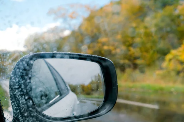 Guidare Nel Giorno Della Pioggia Brutto Tempo Sulla Strada Autunno — Foto Stock