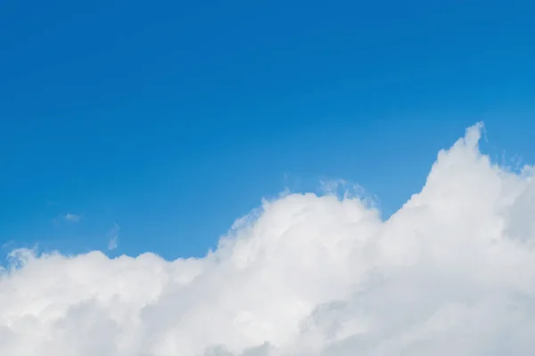 Wolken Blauen Himmel Sonnigen Tag Naturkulisse Bei Gutem Wetter Der — Stockfoto