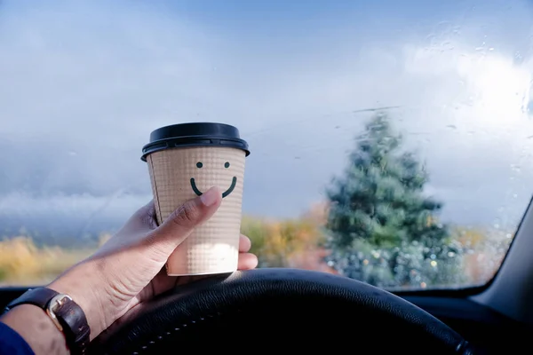 Concetto Mentale Felice Positivo Autista Possesso Una Tazza Caffè Con — Foto Stock