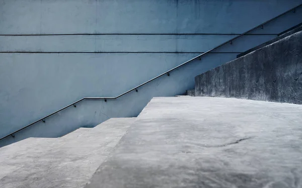 Escalera de hormigón gris vacía, Loft industrial de cemento moderno Sty — Foto de Stock