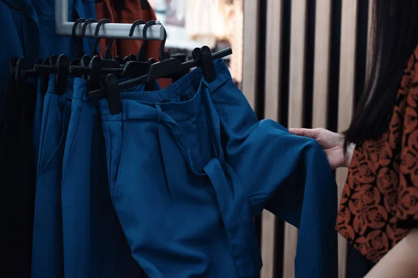 Moda Compras Estilo Vida Ropa Para Mujeres Imagen Recortada Cliente — Foto de Stock