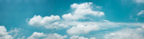 Wolken Blauen Himmel Sonnigen Tag Naturkulisse Bei Gutem Wetter Blick — Stockfoto