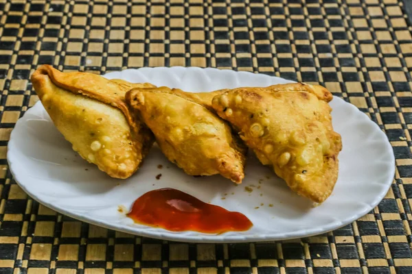 Hot Home Made Samosa Getting Ready Served Plate Evening Snacks — Stock Photo, Image
