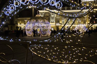 Moskova, Rusya-21 Aralık 2017: Noel tatili için dekore Moskova şehir merkezinde Teatralnaya Meydanı üzerinde