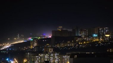 Gece şehir silueti timelapse. Üst hava panoramik