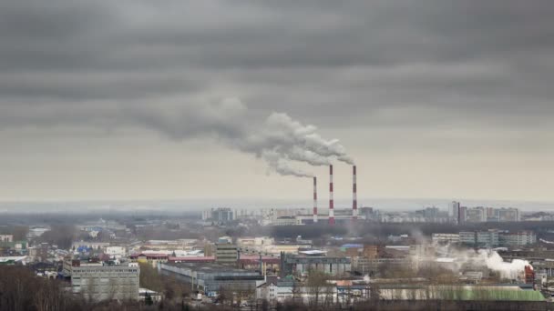 Humo oscuro proveniente de la energía térmica — Vídeos de Stock