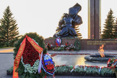 Ufa, Rusya - 10 Mayıs 2019: Zafer Parkı'ndaki Büyük Vatanseverlik Savaşı kahramanları anıtı.