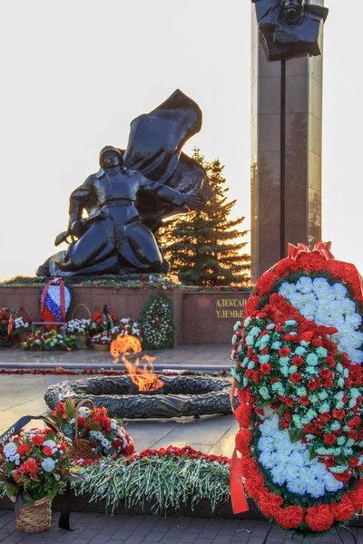 Ufa, Rusya - 10 Mayıs 2019: Zafer Parkı'ndaki Büyük Vatanseverlik Savaşı kahramanları anıtı.