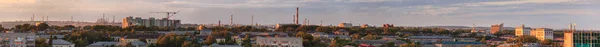 UFA, RUSSIA - 29 LUGLIO 2019: Piccola città sovietica al tramonto . — Foto Stock