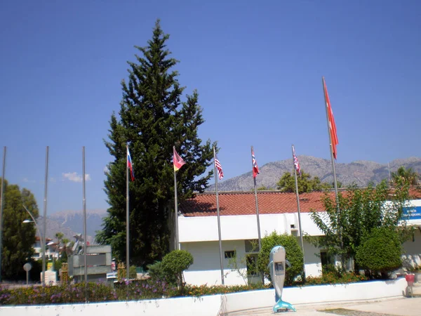 Kemer şehrinin manzarası (Kleopatra plajı yakınında)