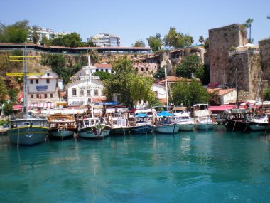 Antalya, Türkiye'nin eski şehir port yakınındaki Cruise Yatlar