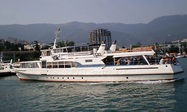 Navio Cruzeiro Passageiros Konstantin Stanyukovich Cidade Yalta Crimeia — Fotografia de Stock