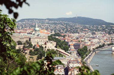 Budapeşte. Macaristan. Tuna nehrinin kıyısındaki şehir manzarası