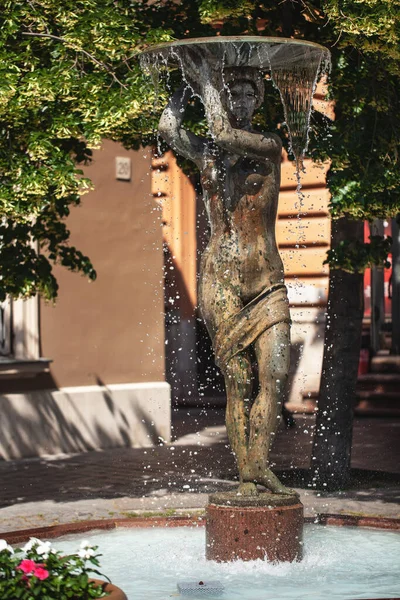 Beautiful Fountain Form Girl Dish Hot Day Street Budapest — Stock Photo, Image