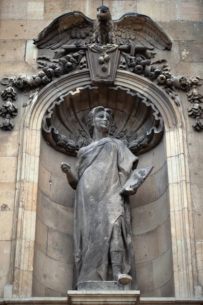 Old Statue Girl Eagle Overhead Hungary Budapest — Stock Photo, Image