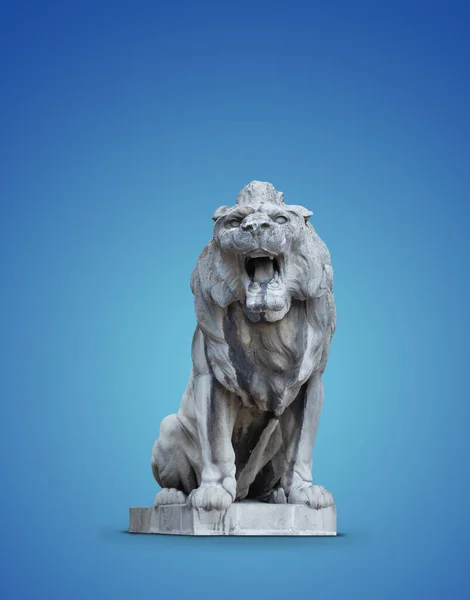 ハンガリー ブダペスト 大きな石のライオンが口を開けて — ストック写真