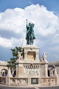 Balıkçı kalesindeki tarihi anıt. Budapeşte. Macaristan.
