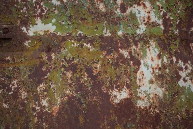 Paslı lekeli demir dokusu ve boya izleri.