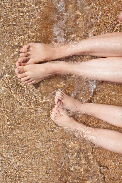 Weibliche Und Kindische Füße Sand Ruhe Und Meeresluft Familienurlaub — Stockfoto
