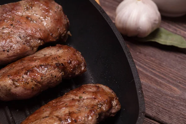 Peito Pato Cozinha Uma Panela Grelha Receita Saborosa Composição Objetos — Fotografia de Stock