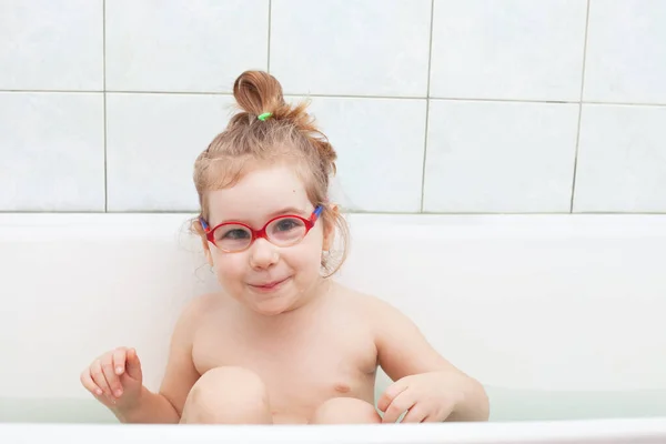 Girl Glasses Bathroom Bathing — Stock Photo, Image