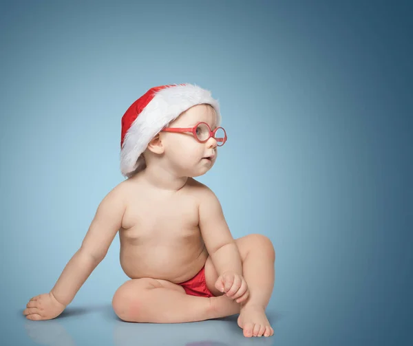 Little Baby Santa Hat Glasses Sit Color Background — Stock Photo, Image