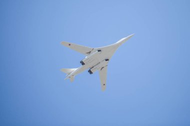 MOSCOW, Rusya - 4 Mayıs 2018: bir grup uçak. 2. Dünya Savaşı 'nda 9 Mayıs Zafer Günü' ne adanmış geçit töreninin provası. 4 Mayıs 2018, Moskova.