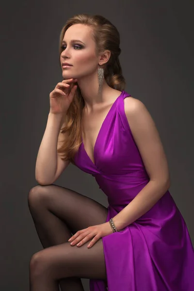 Sexy Girl Evening Dress Posing Dark Background — Stock Photo, Image