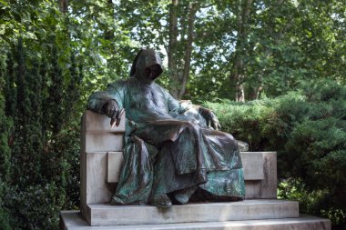 Anonim yazarların anıtı. Budapeşte. Macaristan