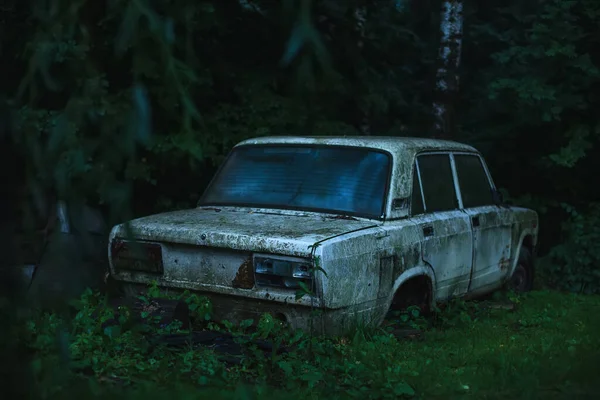 Bandoned Old Dirty Car Environmental Hazard — Stock Photo, Image