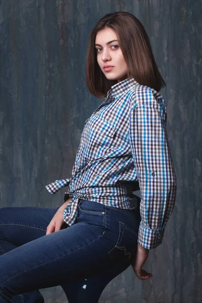 Portré Egy Gyönyörű Fiatal Lányról Szobában — Stock Fotó