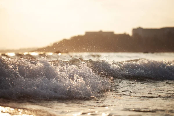 Deniz Dalgası Kumlu Sahil Gün Batımı Güzel Doğal Arkaplan — Stok fotoğraf