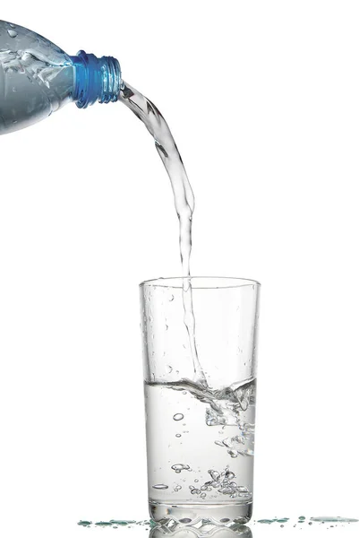 Voda Teče Sklenici Plastové Láhve Izolované Bílém — Stock fotografie