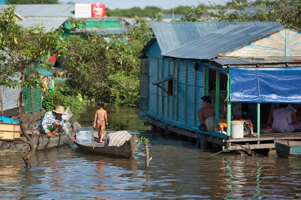 Siem Reap Camboya Los Camboyanos Viven Junto Lago Tonle Sap — Foto de Stock