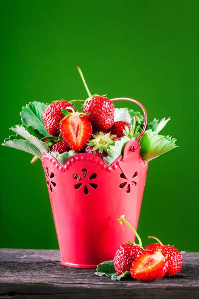 Verse Aardbeien Houten Tafel — Stockfoto