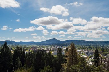 Eugene Oregon Pacific Northwest olarak da bilinen parça kasaba ABD yer. Oregon Üniversitesi üniversite yurdu.
