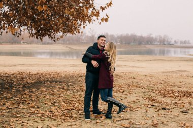 Doğada çift kucaklaşması