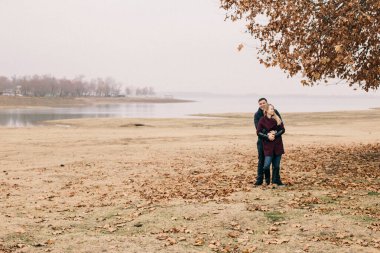 Doğada çift kucaklaşması