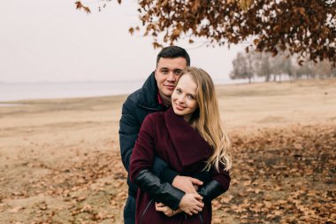 Doğada çift kucaklaşması