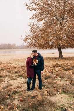 Doğada çift kucaklaşması