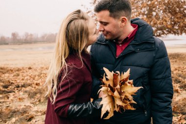 Doğada çift kucaklaşması