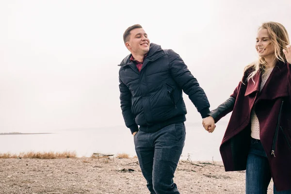 Couple Amoureux Promenades Dans Nature — Photo